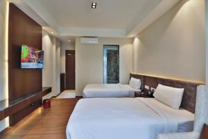 Letto o letti in una camera di Lakhey Hotel