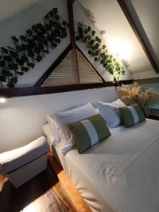 a bedroom with a bed with plants on the wall at Refugio Cabaña San Carlos Antioquía C in San Carlos