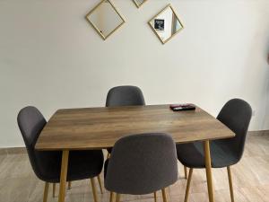 a dining room table with four chairs around it at 2 Tu hogar en el Eje Cafetero in Armenia +8 photos