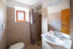 a bathroom with a sink and a toilet at Casa Vacanze “Rocca dei sogni” in Aquasanta