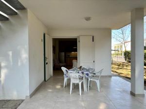 a dining room with a table and chairs at Villa Giorgio 1 relax in pineta in Bibione
