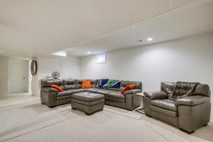 Convenient North Bend Apt Half-Mi to Notre Dame!的休息区