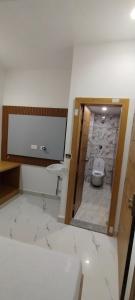 Kylpyhuone majoituspaikassa Hotel Kamakhya