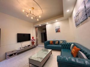 a living room with a couch and a tv at 台東樂典民宿 國旅優惠 近火車站 寵物友善 停車方便 in Taitung City