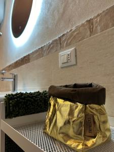 a gold bag sitting on a shelf in a bathroom at Villa Sibilla in Barga