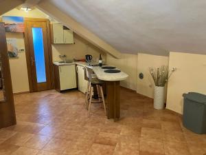 Dapur atau dapur kecil di Apartments Kotor Old Town