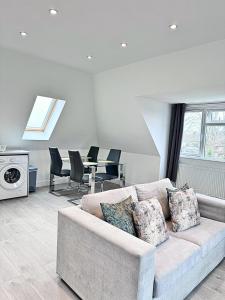 a living room with a couch and a table at Heathrow Charge and Go-FREE PARKING-Electric vehicle charging- Near Heathrow airport 5 min drive-Near Restaurants-Near Tesco Extra- Pet Friendly in Stanwell