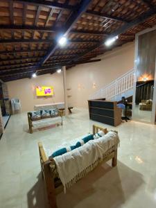 a living room with a couch at Pousada Lençóis Encantados - Centro de Barreirinhas in Barreirinhas