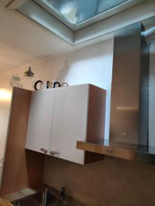 A kitchen or kitchenette at Piccolo Appartamento Casa Vacanze B&B Angela
