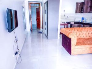 Μια τηλεόραση ή/και κέντρο ψυχαγωγίας στο studio with balcony in Kisimani apt 409