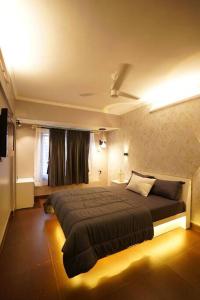 Легло или легла в стая в MCSC: Elite Enclave - 2BHK Luxury APT with Terrace