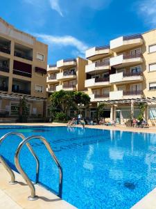 Πισίνα στο ή κοντά στο Costamarina Apartment Larimar