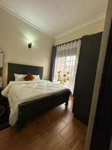 Cama ou camas em um quarto em D-King Furnished Apartments