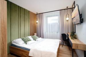 Apartamenty i Pokoje Złote Piaski客房内的一张或多张床位
