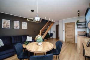Apartamenty i Pokoje Złote Piaski的休息区