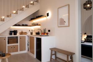 Sugarwhite Suites with Private not Heated Pool的厨房或小厨房