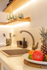 安坡里奥圣托里尼Sugarwhite Suites with Private not Heated Pool的相册照片