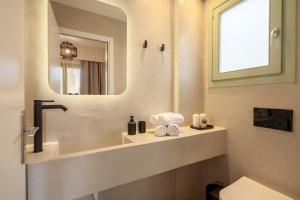 Sugarwhite Suites with Private not Heated Pool的一间浴室