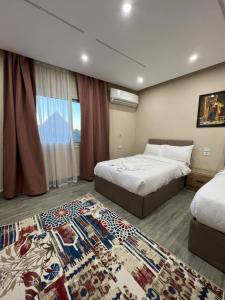 Postel nebo postele na pokoji v ubytování Pyramids Hotel