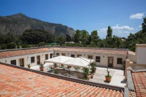 - une vue depuis le toit d'un bâtiment dans l'établissement Hotel Villa Lampedusa, à Palerme