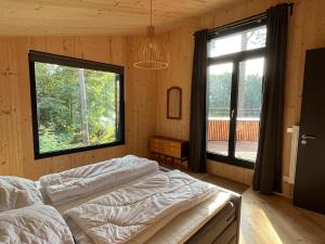 Postel nebo postele na pokoji v ubytování Ferienhaus Haus 11 in Templin mit Seeblick und Sauna