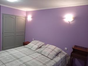 Postel nebo postele na pokoji v ubytování La Bergerie de Lavernhe