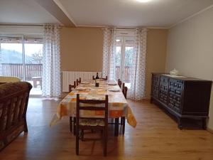 Posezení v ubytování La Bergerie de Lavernhe