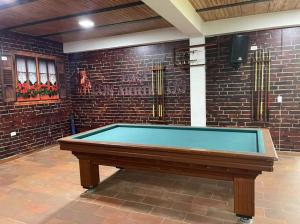 Biliár nebo kulečník v ubytování Hotel campestre los Arrieros