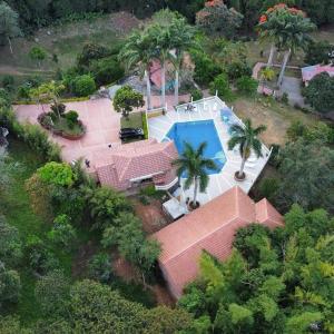 Bazén v ubytování Hotel campestre los Arrieros nebo v jeho okolí