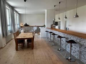 Fotografie z fotogalerie ubytování Hangvar Skola Biologisalen v destinaci Lärbro