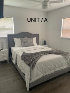Ein Bett oder Betten in einem Zimmer der Unterkunft Incredible comfortable apartments near the airport and beaches