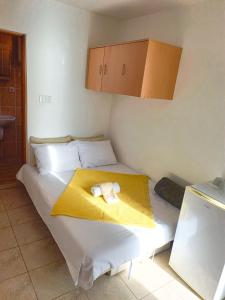 Llit o llits en una habitació de Amisos Apartmani