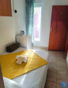 Llit o llits en una habitació de Amisos Apartmani
