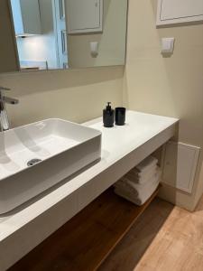 Ένα μπάνιο στο Downtown collection apartments II +13 φωτογραφίες