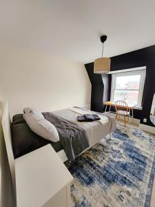 a bedroom with a bed and a table and a window at Ottawa Downtown Cozy Guesthouse in Ottawa