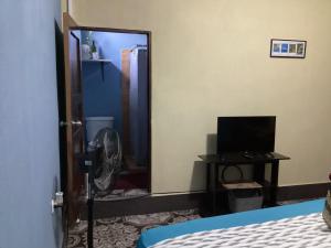 a bedroom with a mirror and a bed and a television at Casa Victoria in San Benito