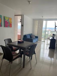Istumisnurk majutusasutuses Excelente apartamento