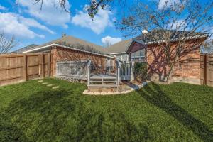 Κήπος έξω από το Frisco Spacious & Cozy Bling Home by Aya