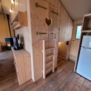 a room with a door with a heart on the wall at Heated & brand new Forestlodge in Renesse