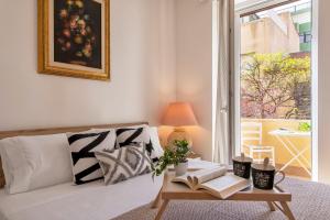 a living room with a couch and a table with books at Delia's Home in Alghero