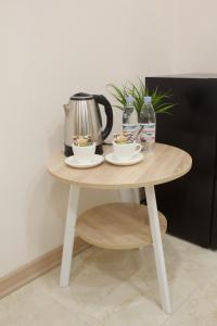 a table with two cups of coffee and a kettle at Lux Plaza (New Rooms) in Pʼarakʼar