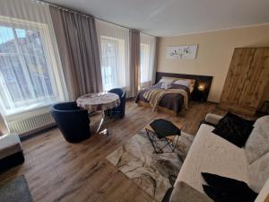 Posteľ alebo postele v izbe v ubytovaní ApartHouse Apartamenty Centrum - In the city center Near the train station