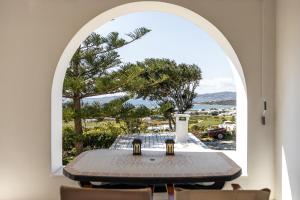 an archway in a dining room with a table and chairs at House for two!! in Angairiá