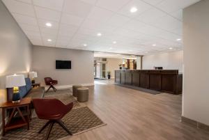 an office lobby with a waiting area and a desk at Best Western Springfield in Springfield