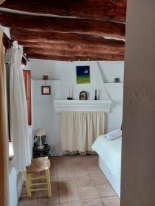 a bedroom with a bed and a chair in a room at Casa Balcón in Granada