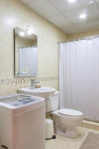 Koupelna v ubytování J. B Apartamentos + 37 fotografií