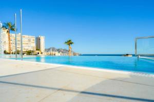 Swimming pool sa o malapit sa Luksusowy Apartament Sunset Cliffs Benidorm