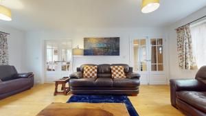Χώρος καθιστικού στο 8 double beds in a 5 bedroom house, pets welcome