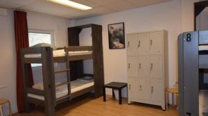 Palanda nebo palandy na pokoji v ubytování Hostel Snoozemore