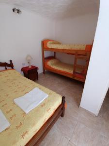 a bedroom with two bunk beds and a table at Trujui Host Termas - Cerca del Centro in Termas de Río Hondo +14 photos
